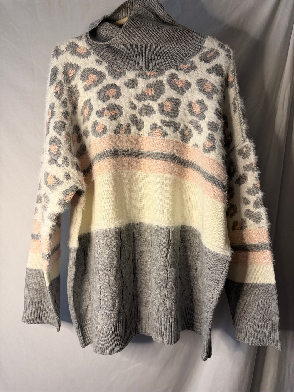 Absolutely Famous Cowl Neck Sweater Women 2X Gray Leopard Like New Cable Hem